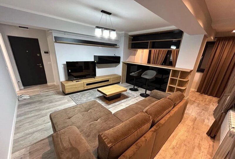 Teiul Doamnei x Colentina, aproape de sectia 7 de politie, super oferta.